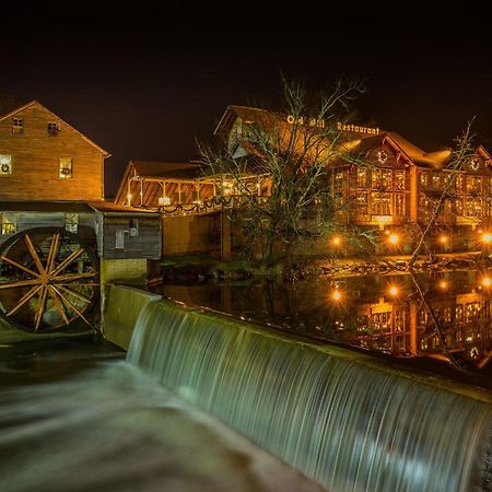 Peaceful In The Pines By Distinctive Getaways Βίλα Pigeon Forge Εξωτερικό φωτογραφία